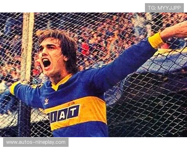 雷东多微信头像展示足球传奇风采，回顾巅峰时刻与球迷情谊